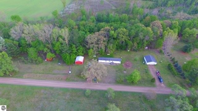 9365 W North County Line Road, Shepherd, MI 48883