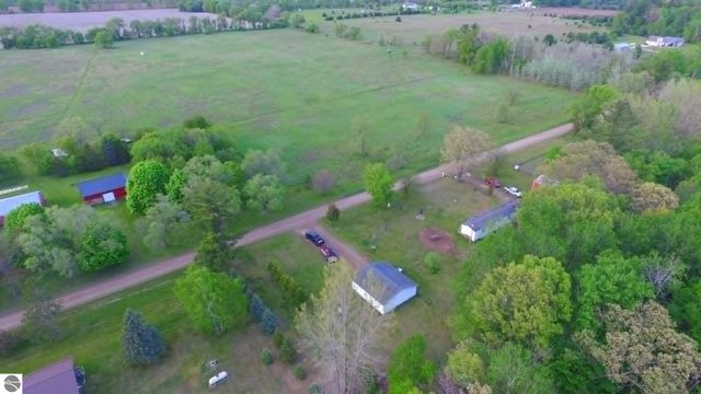 9365 W North County Line Road, Shepherd, MI 48883