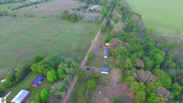 9365 W North County Line Road, Shepherd, MI 48883