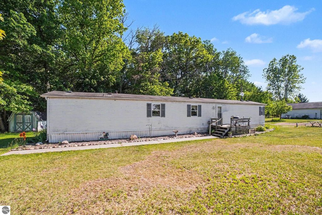 Image 1 of property listing at 9365 W North County Line Road, Shepherd, MI 48883
