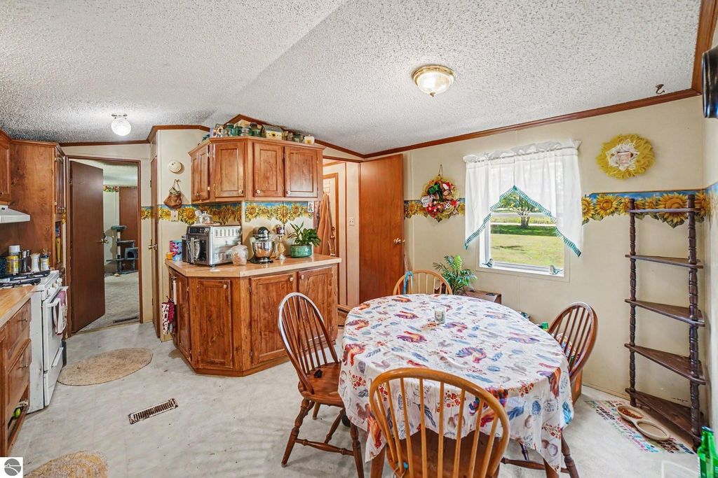 Image 6 of property listing at 9365 W North County Line Road, Shepherd, MI 48883
