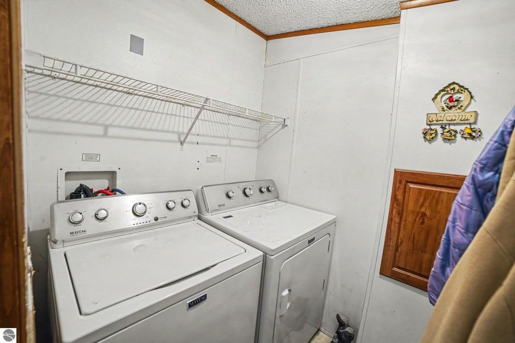 Image 8 of property listing at 9365 W North County Line Road, Shepherd, MI 48883