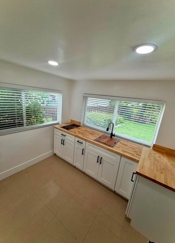 117 NE 115th St 1, Miami, FL 33161