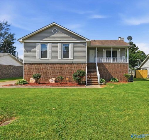 1061 Sandy Springs Road NW, Huntsville, AL 35806