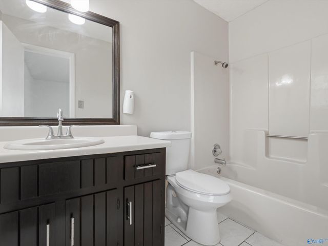 1061 Sandy Springs Road NW, Huntsville, AL 35806