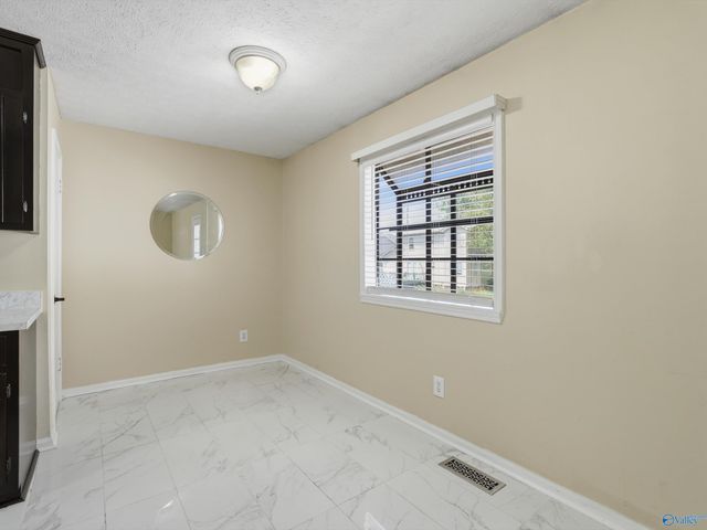 1061 Sandy Springs Road NW, Huntsville, AL 35806