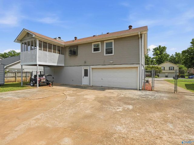 1061 Sandy Springs Road NW, Huntsville, AL 35806