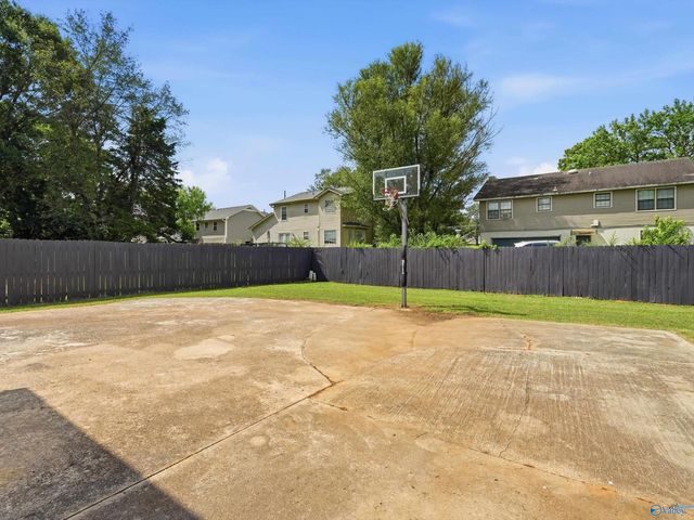 1061 Sandy Springs Road NW, Huntsville, AL 35806