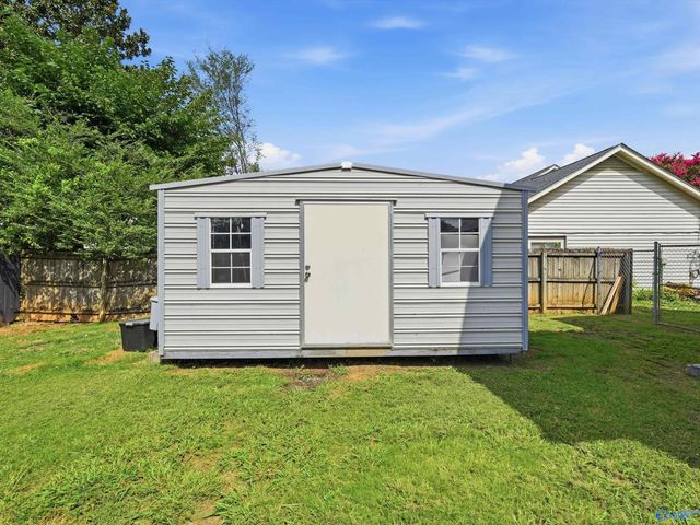 1061 Sandy Springs Road NW, Huntsville, AL 35806