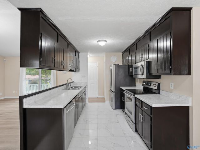 1061 Sandy Springs Road NW, Huntsville, AL 35806