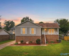 1061 Sandy Springs Road NW, Huntsville, AL 35806