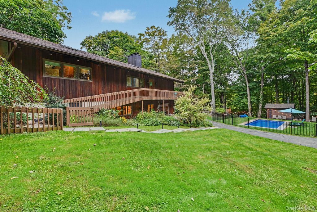 380 Long Ridge Road, Pound Ridge, NY 10576 — photo 2