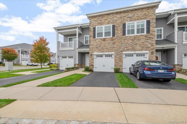 240 Fall Court, Elwood, NY 11731