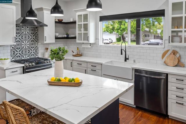 4290 Woodson Ct, Concord, CA 94521