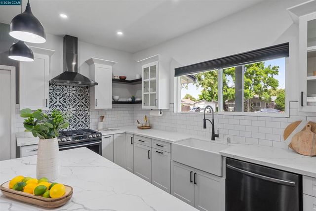 4290 Woodson Ct, Concord, CA 94521
