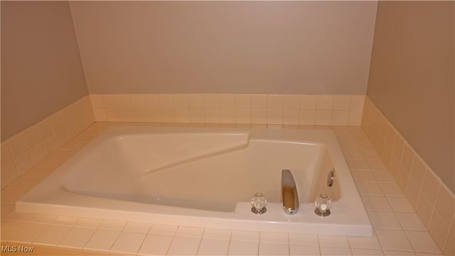 1740 Tanhollow Trail, Broadview Heights, OH 44147