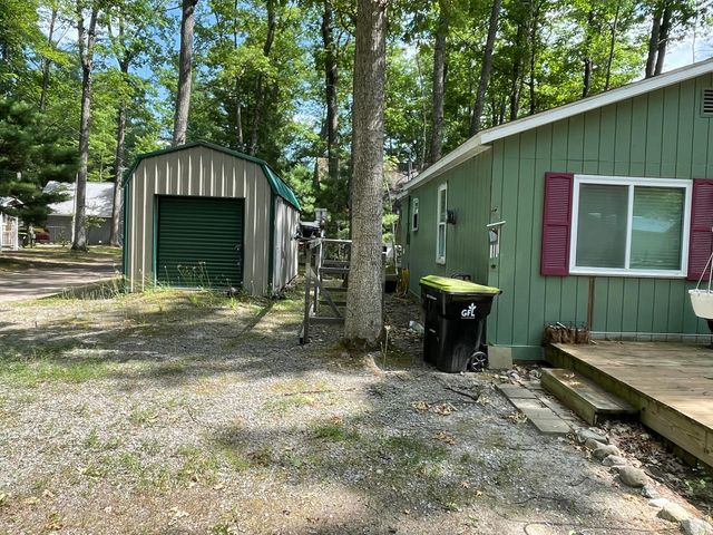 11052 W Higgins Lake Drive, Roscommon, MI 48653