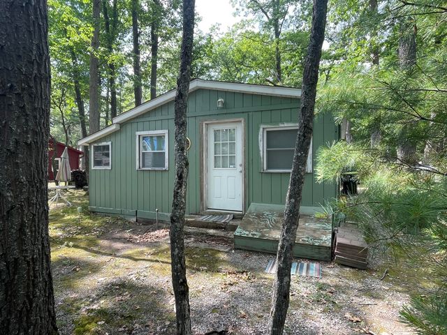 11052 W Higgins Lake Drive, Roscommon, MI 48653