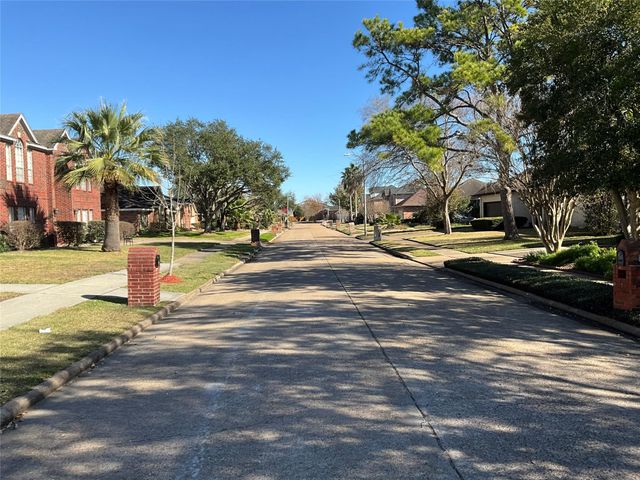 7834 Wolfield Lane, Houston, TX 77071