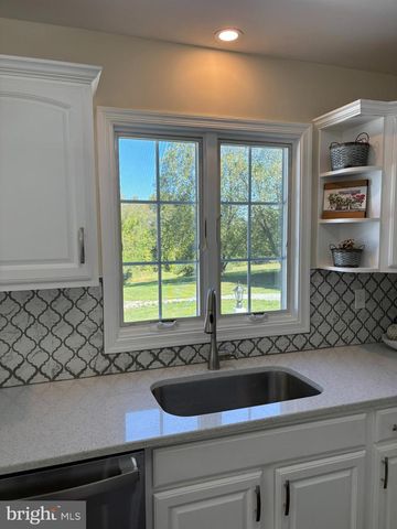 387 GARVINE MILL RD, Fawn Grove, PA 17321