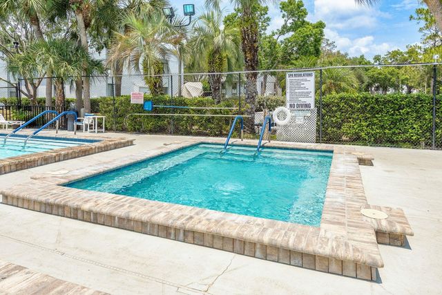1204 PINE RIDGE CIRCLE W C1, Tarpon Springs, FL 34688