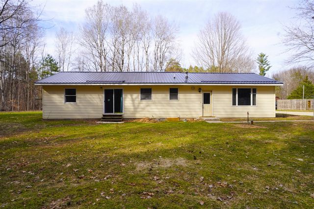 8365 Greenwood Lane, Newaygo, MI 49337