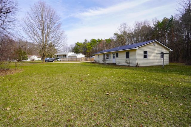 8365 Greenwood Lane, Newaygo, MI 49337