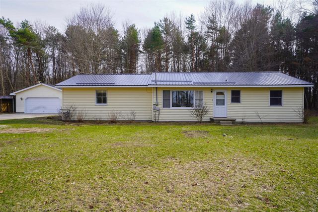 8365 Greenwood Lane, Newaygo, MI 49337