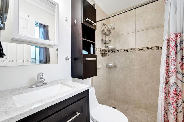 2724 SW 47th St, Fort Lauderdale, FL 33312