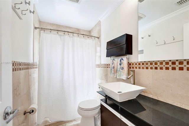 2724 SW 47th St, Fort Lauderdale, FL 33312