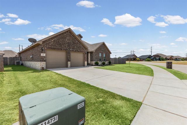227 Hackney Street, Waxahachie, TX 75165