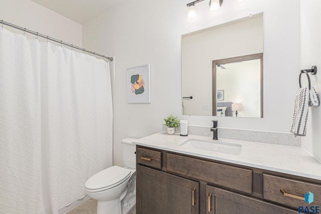 5609 S Spirea Ave, Sioux Falls, SD 57108