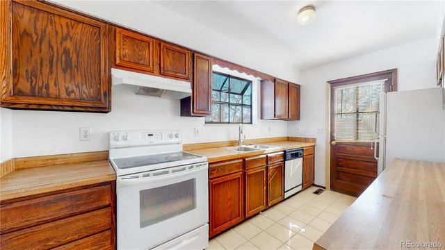 5735 W 2nd Avenue, Lakewood, CO 80228