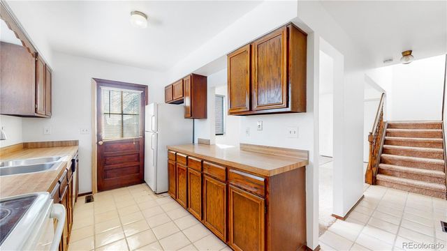 5735 W 2nd Avenue, Lakewood, CO 80228