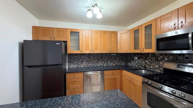 63-11 Queens Boulevard D21, Woodside, NY 11347