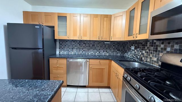 63-11 Queens Boulevard D21, Woodside, NY 11347