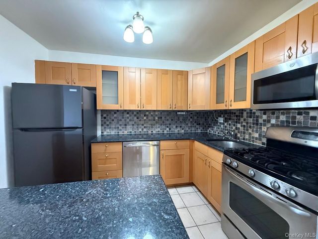 63-11 Queens Boulevard D21, Woodside, NY 11347