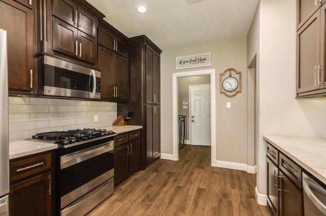 115 Warbler Ct, Richwood, TX 77531