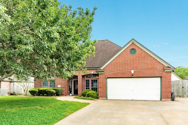 115 Warbler Ct, Richwood, TX 77531