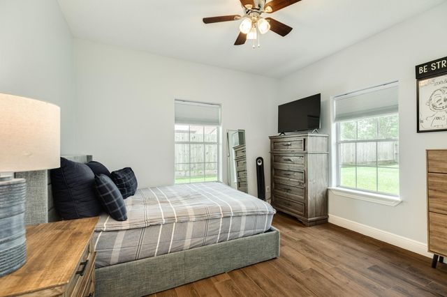 115 Warbler Ct, Richwood, TX 77531