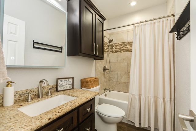 115 Warbler Ct, Richwood, TX 77531