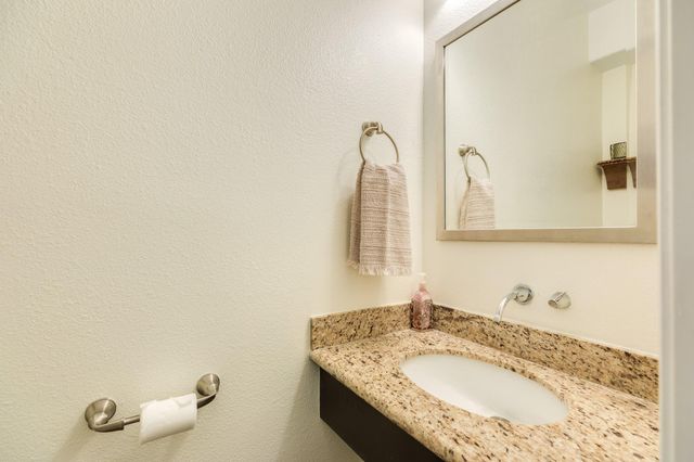 115 Warbler Ct, Richwood, TX 77531