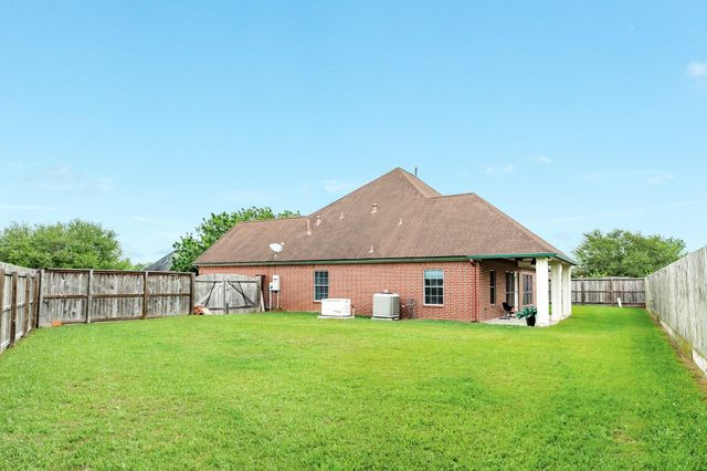 115 Warbler Ct, Richwood, TX 77531