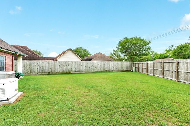 115 Warbler Ct, Richwood, TX 77531