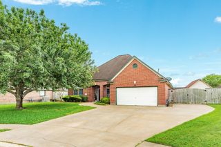 115 Warbler Ct, Richwood, TX 77531