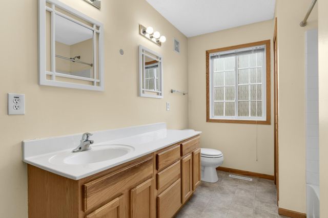 4843 Bisset Lane, Inver Grove Heights, MN 55076