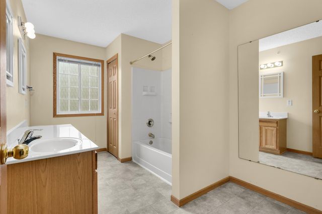 4843 Bisset Lane, Inver Grove Heights, MN 55076