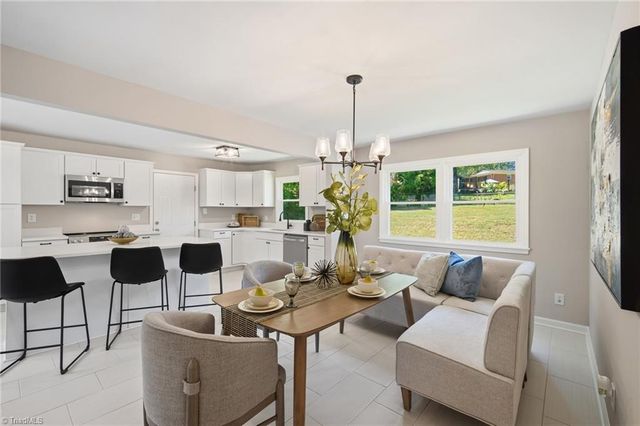 307 Foxcroft Drive, Winston-salem, NC 27103