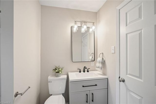 307 Foxcroft Drive, Winston-salem, NC 27103