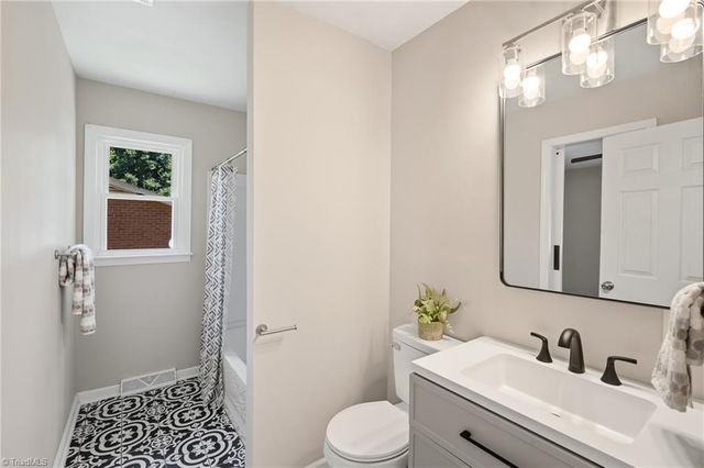 307 Foxcroft Drive, Winston-salem, NC 27103